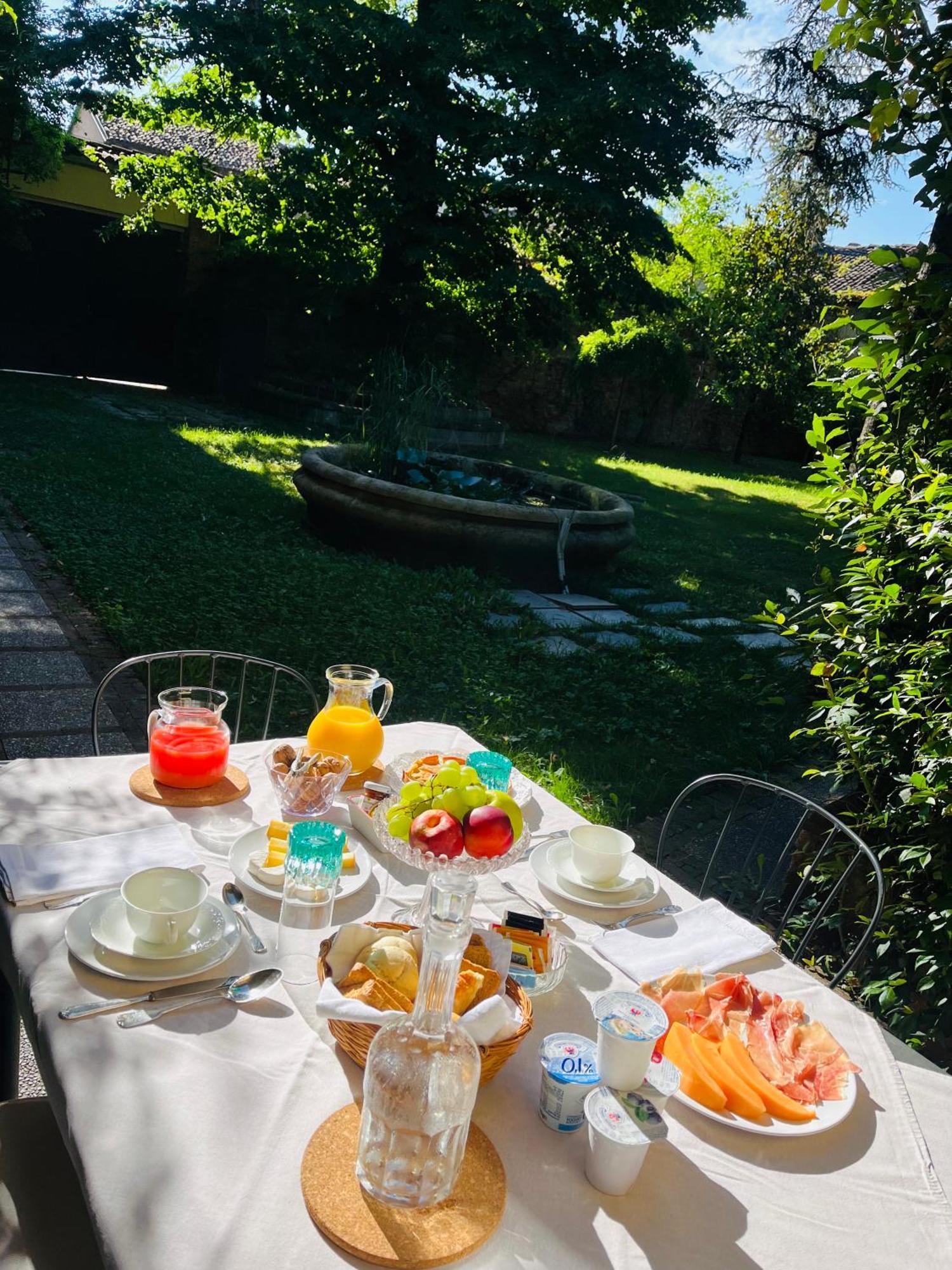 Palazzo Sismonda Bed & Breakfast Corneliano d'Alba Dış mekan fotoğraf
