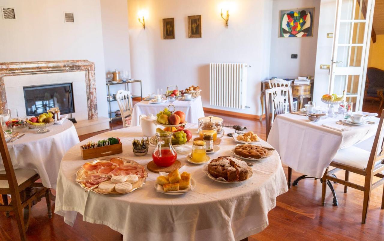 Palazzo Sismonda Bed & Breakfast Corneliano d'Alba Dış mekan fotoğraf