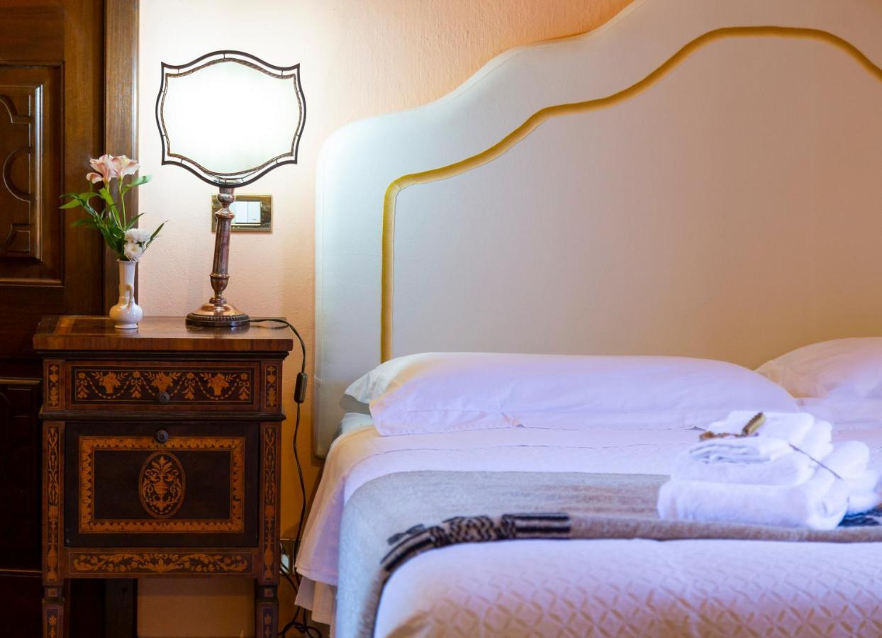 Palazzo Sismonda Bed & Breakfast Corneliano d'Alba Dış mekan fotoğraf