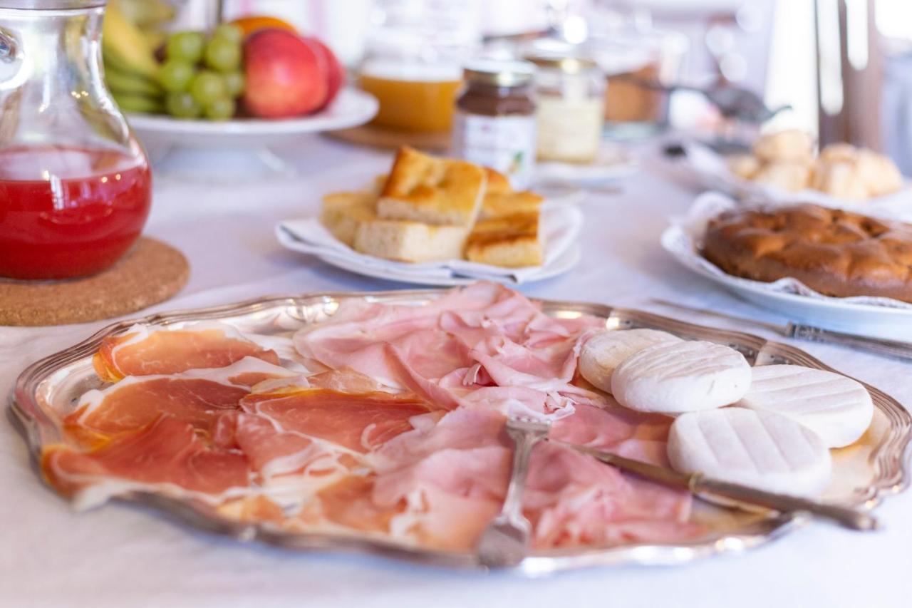 Palazzo Sismonda Bed & Breakfast Corneliano d'Alba Dış mekan fotoğraf