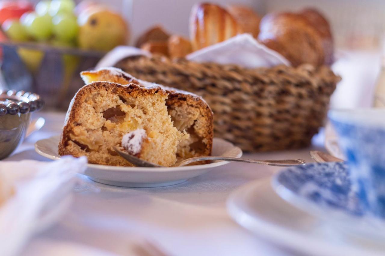 Palazzo Sismonda Bed & Breakfast Corneliano d'Alba Dış mekan fotoğraf